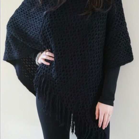 Sweaters - NWOT Fringed Pullover Poncho
